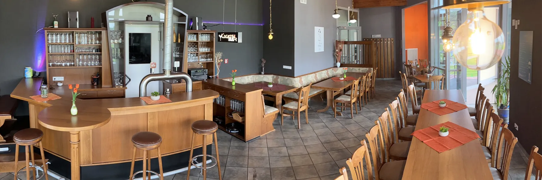 Gaststaette – Blick in Gastraum und Bar Gaststaette - Blick in Gastraum und Bar